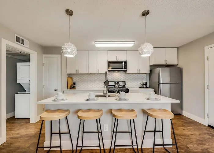 Heart Of Dallas Flat Close To Baylor Hospital