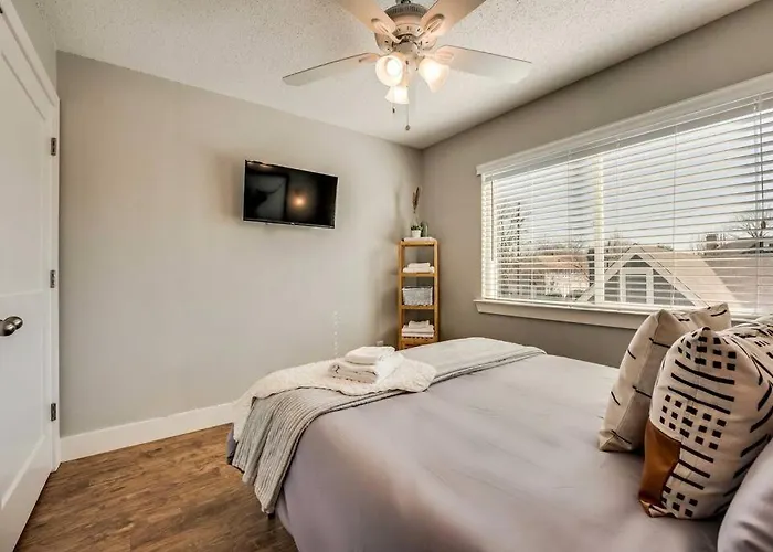 Heart Of Dallas Flat Close To Baylor Hospital